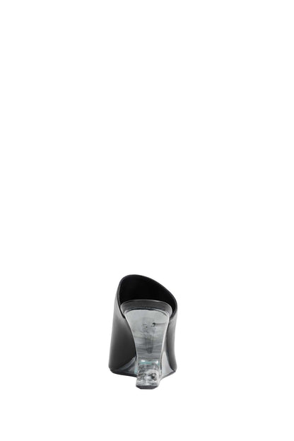 Sharp Cantilever 8 Sabot