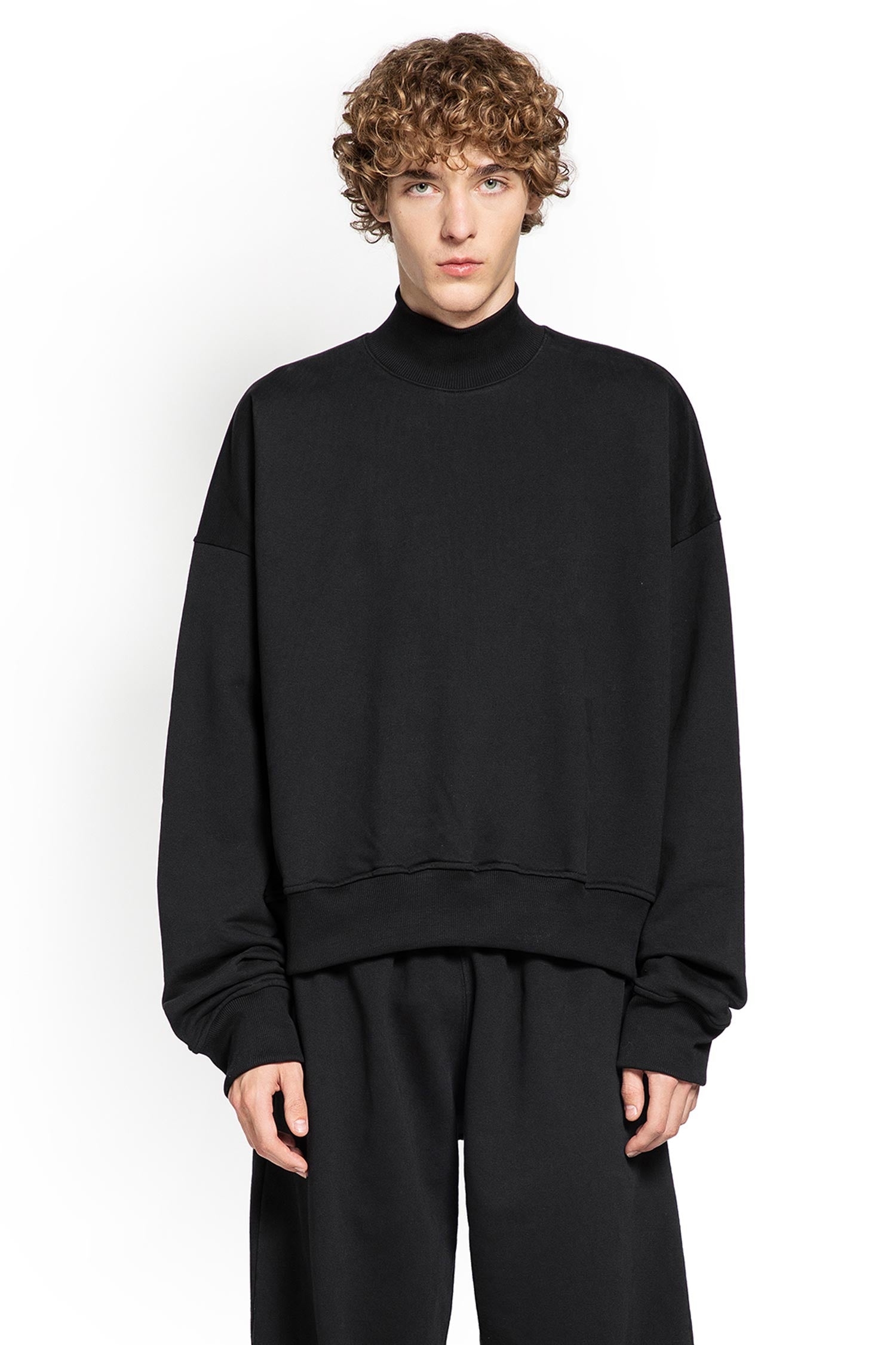 ROADLESS MAN BLACK SWEATSHIRTS