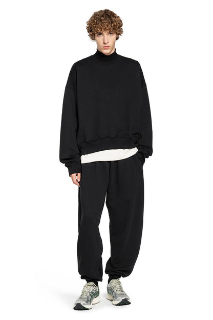 ROADLESS MAN BLACK SWEATSHIRTS