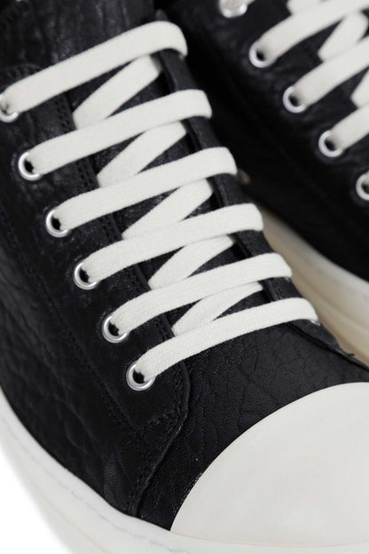 Tower Low Sneaks in Bubble Lamb