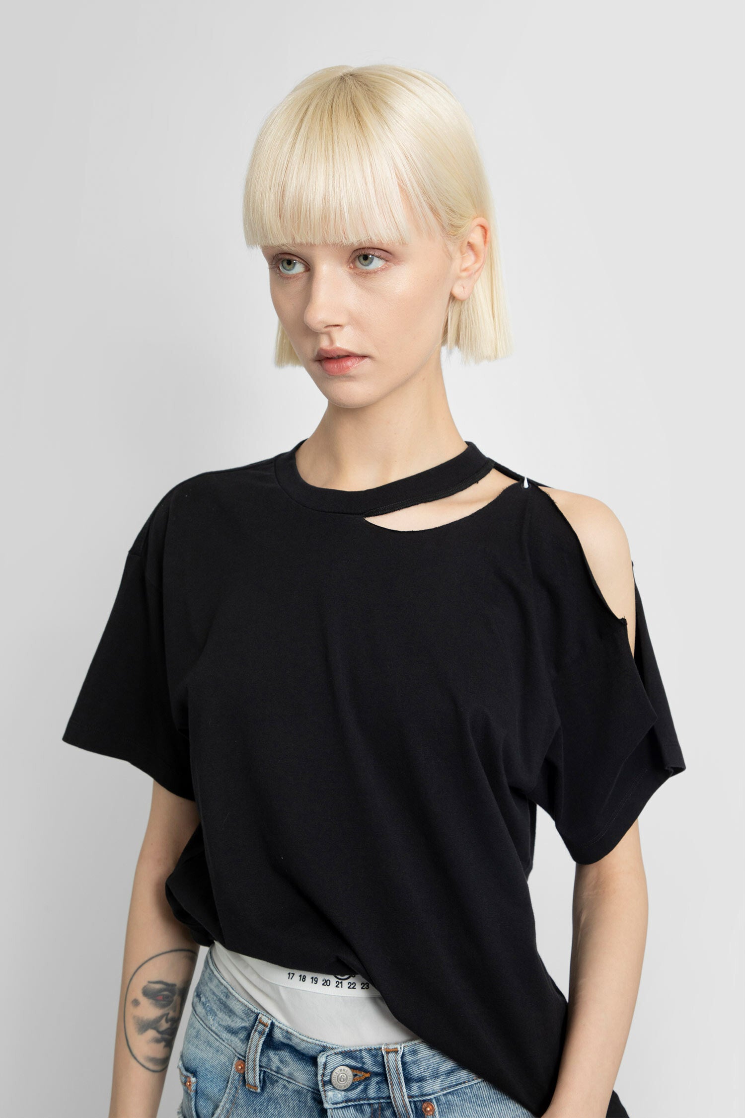 MM6 MAISON MARGIELA WOMAN BLACK T-SHIRTS & TANK TOPS