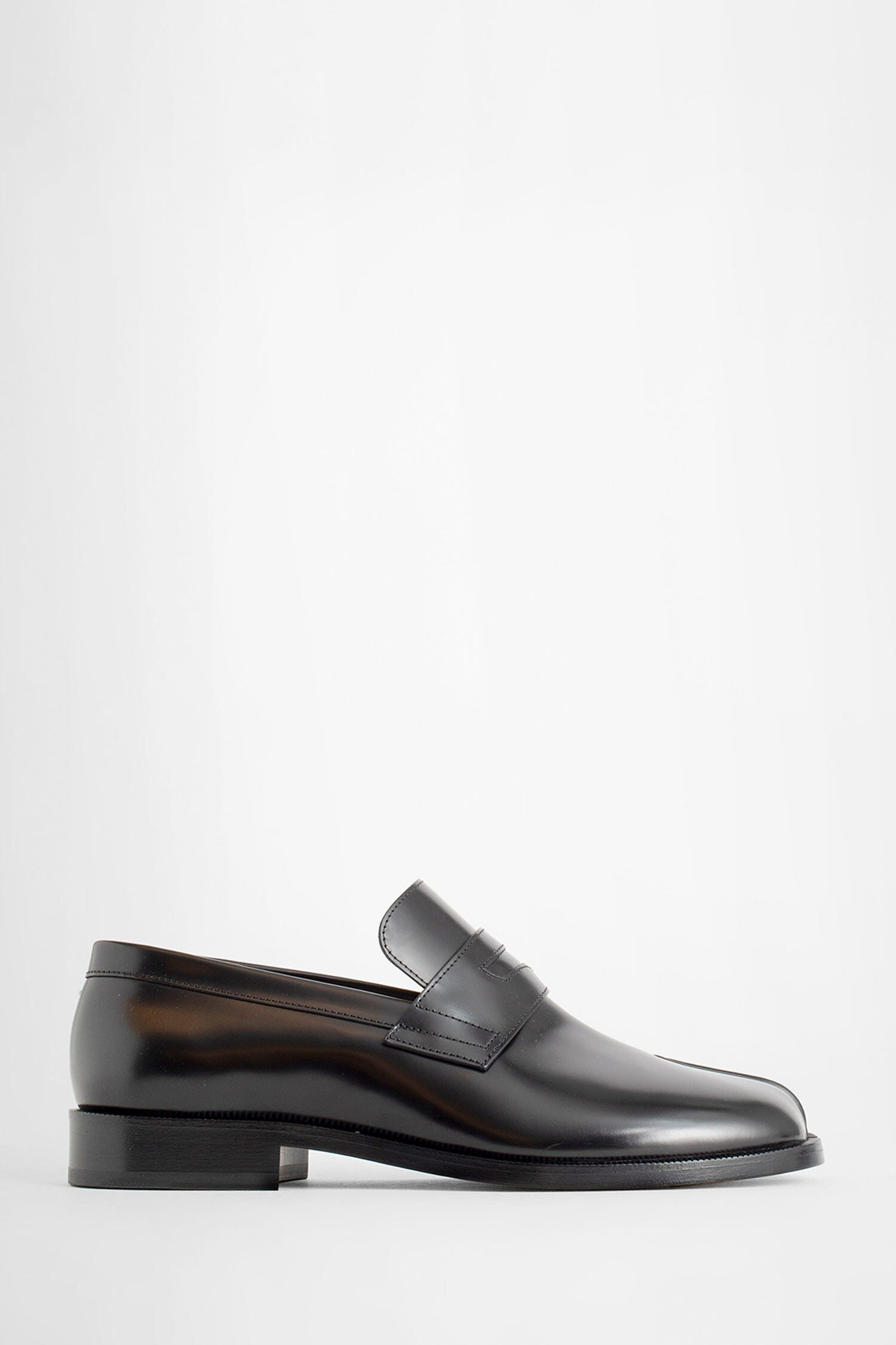 MAISON MARGIELA MAN BLACK LOAFERS & FLATS