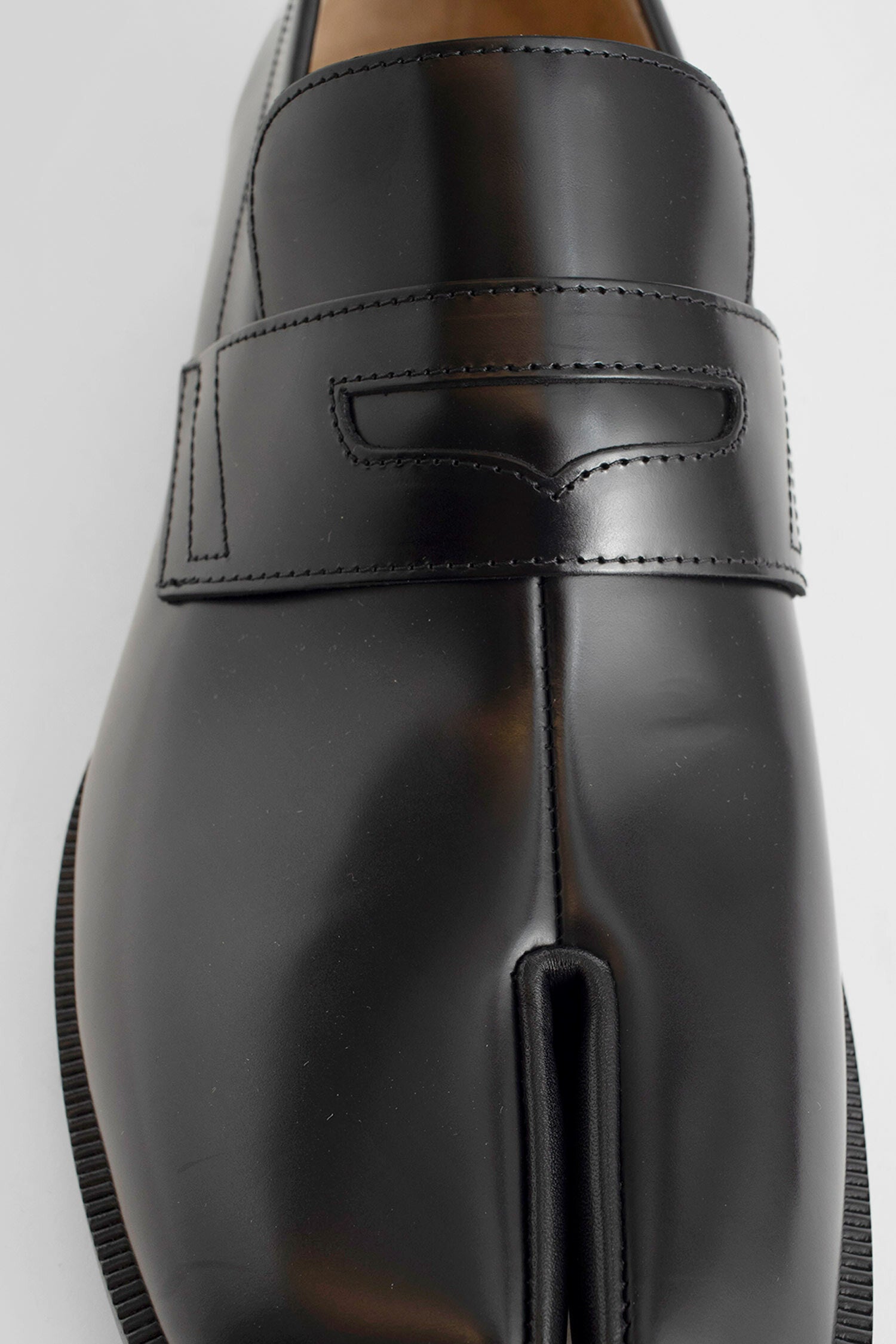 MAISON MARGIELA MAN BLACK LOAFERS