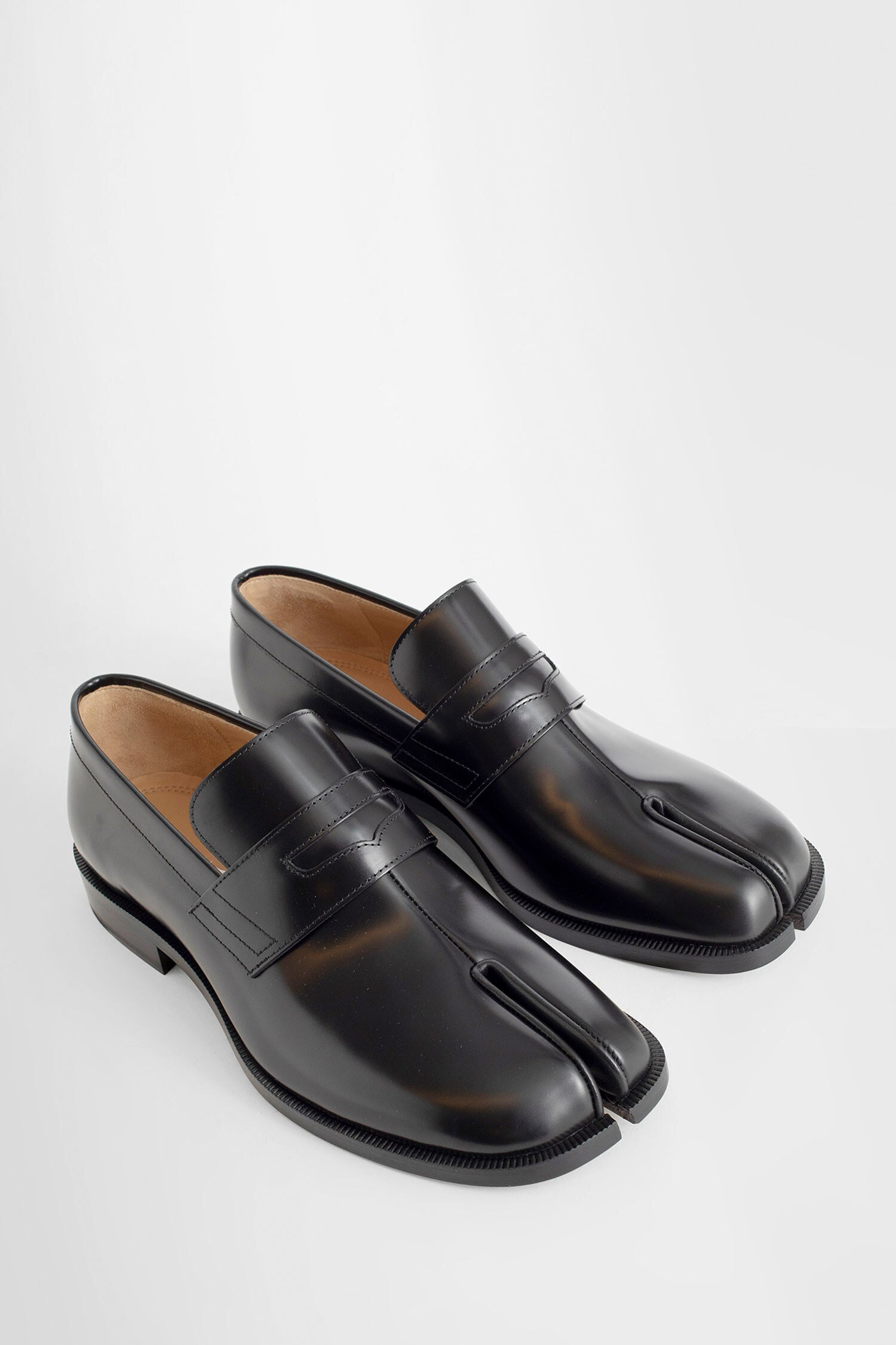 MAISON MARGIELA MAN BLACK LOAFERS