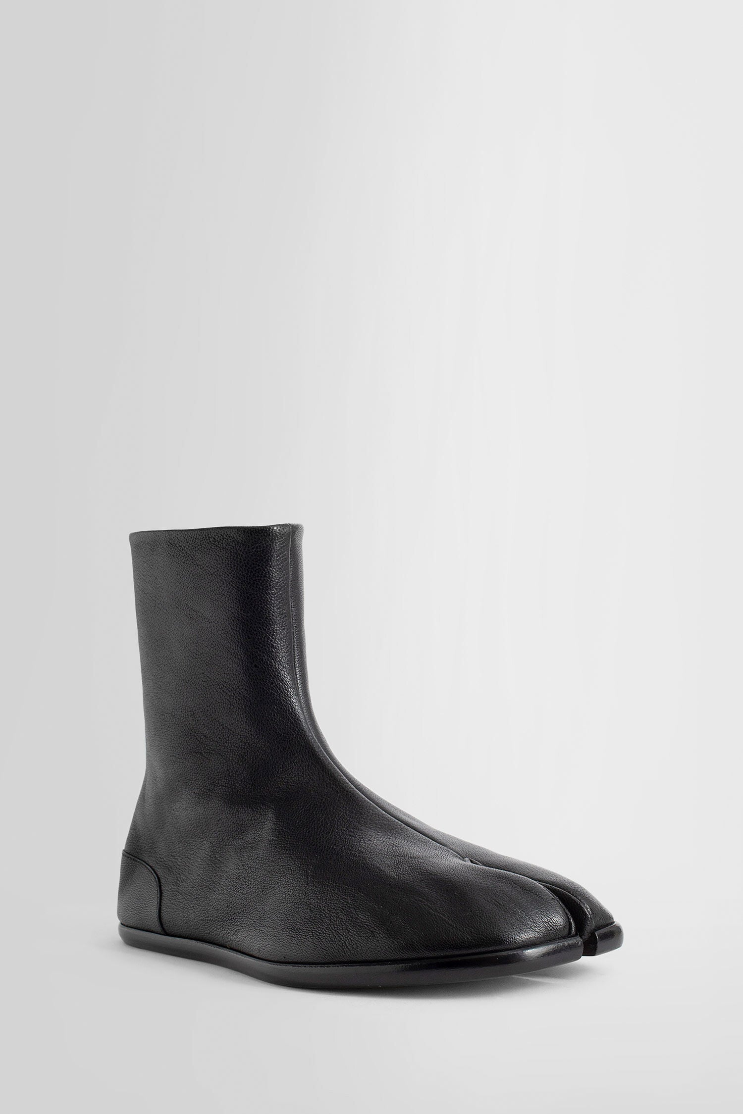 MAISON MARGIELA MAN BLACK BOOTS