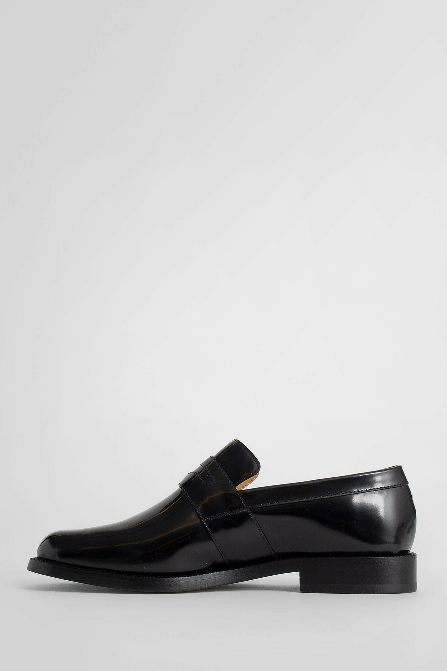 MAISON MARGIELA WOMAN BLACK LOAFERS