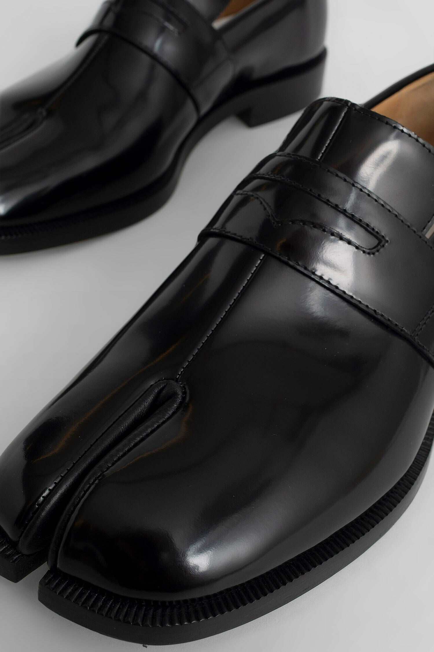 MAISON MARGIELA WOMAN BLACK LOAFERS