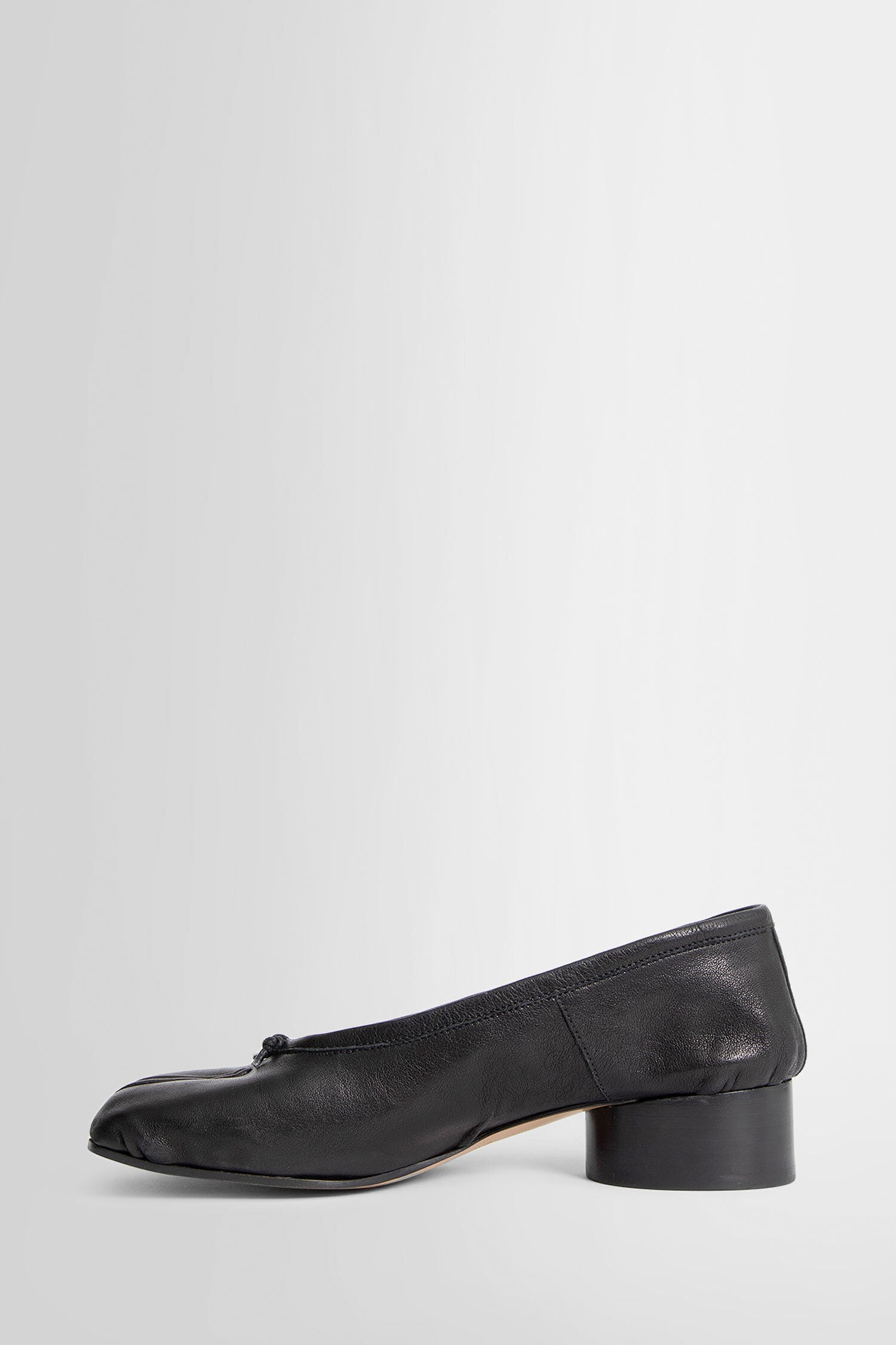 MAISON MARGIELA WOMAN BLACK FLATS