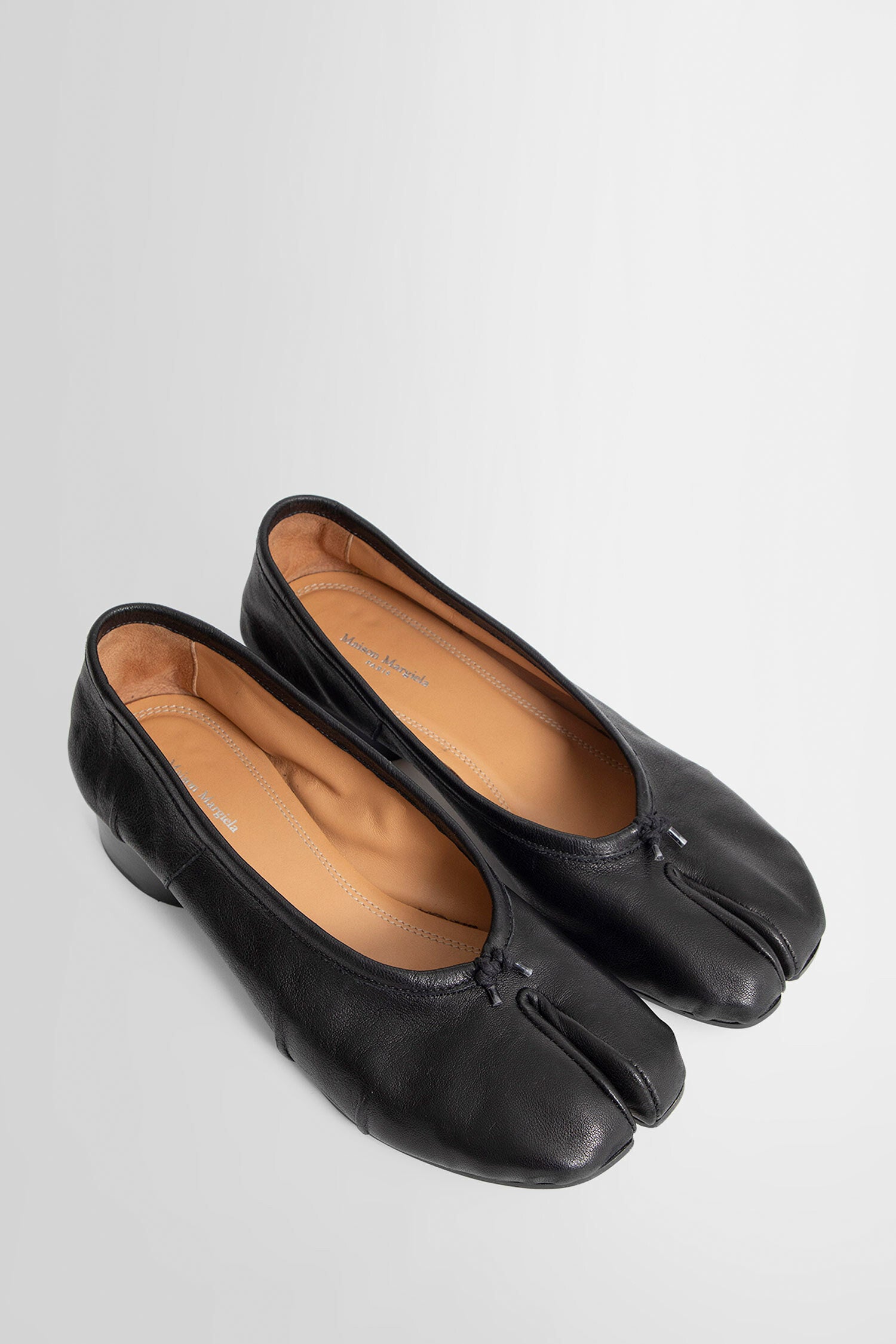 MAISON MARGIELA WOMAN BLACK FLATS