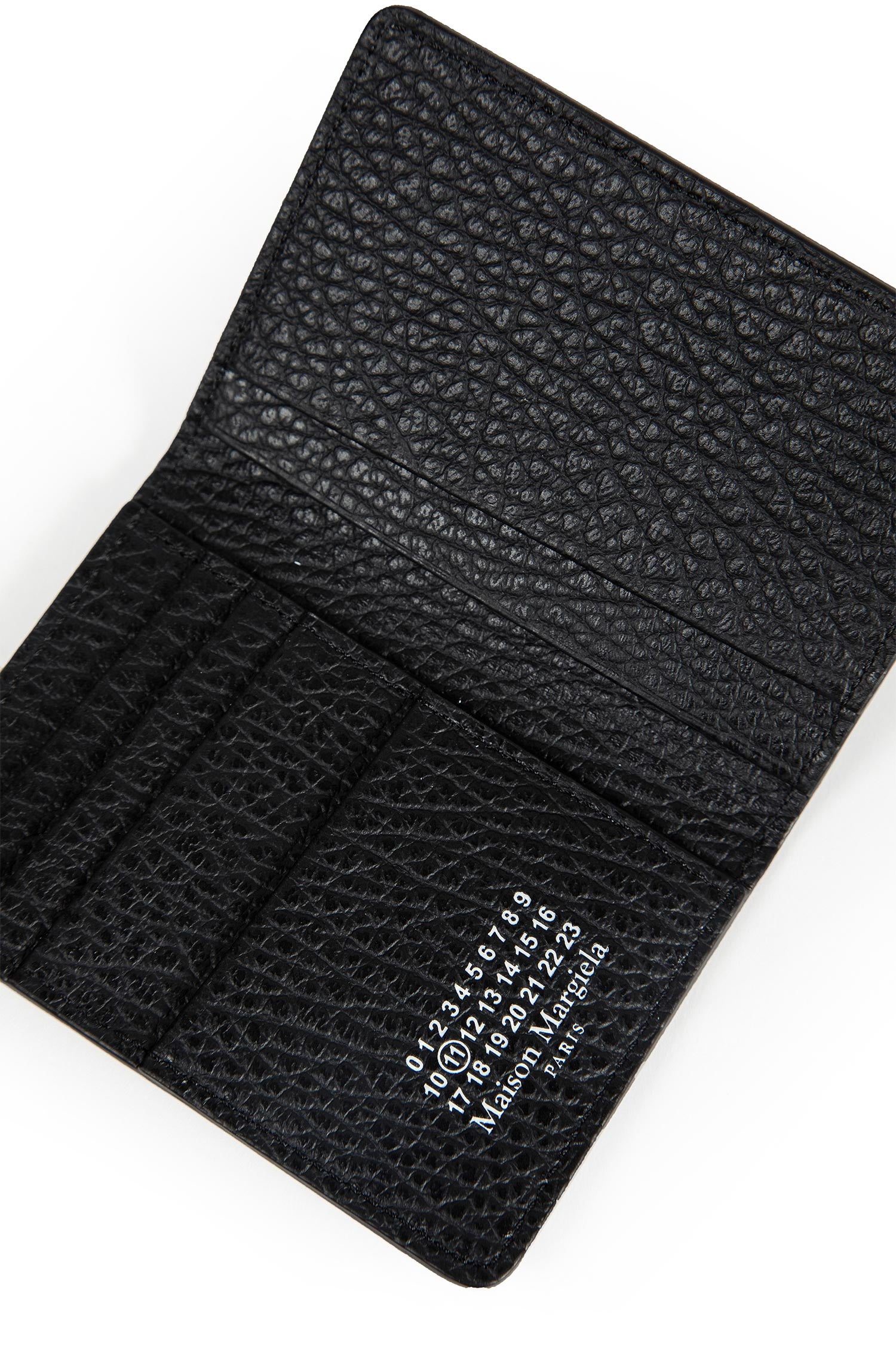 Grained Leather 4-Stitch Bifold Card Holder