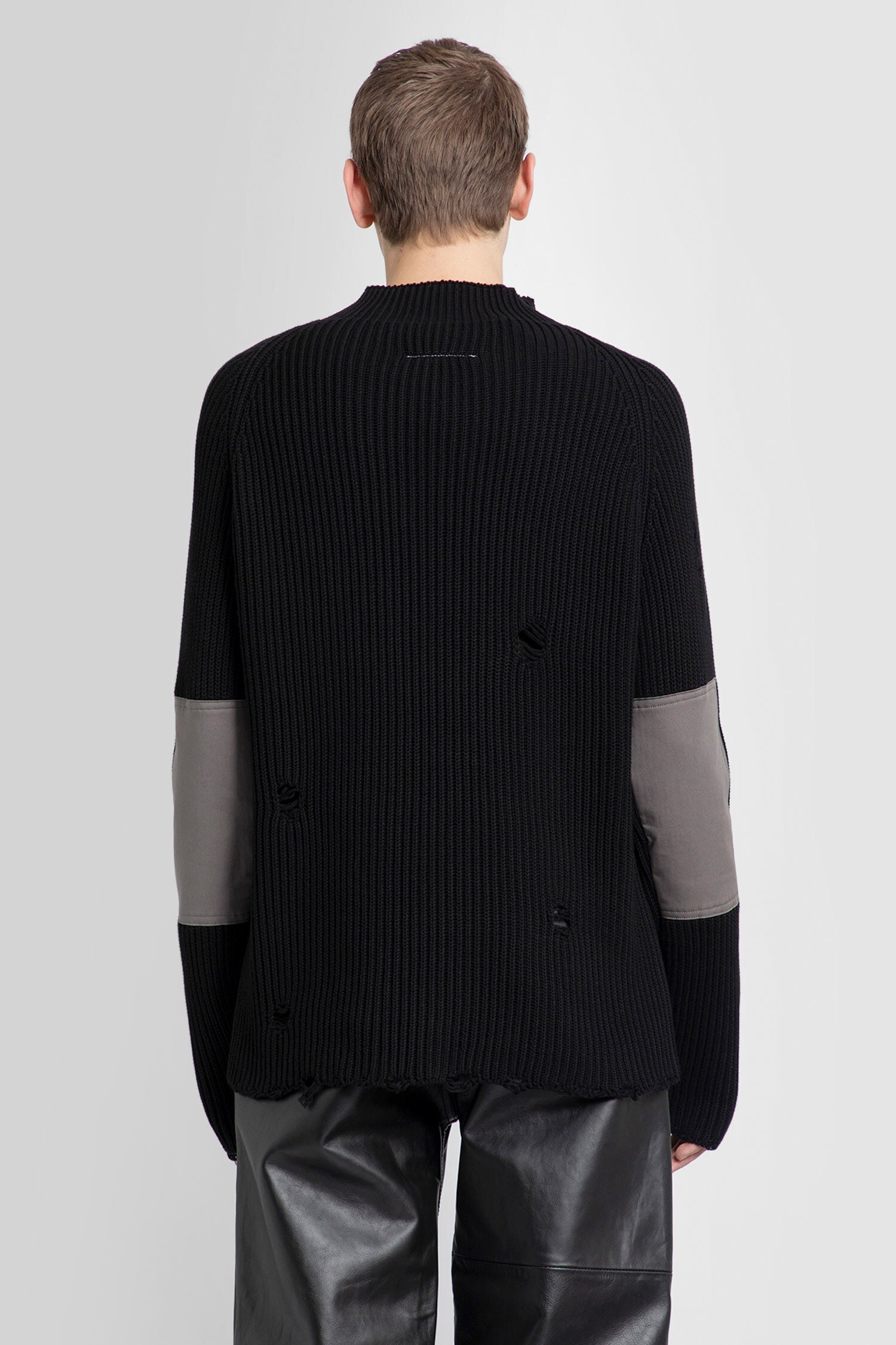 MM6 MAISON MARGIELA MAN BLACK KNITWEAR