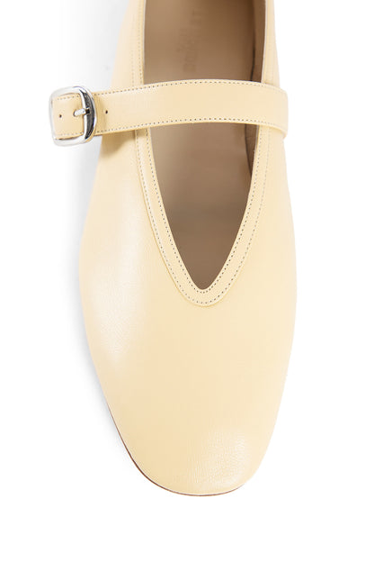 LE MONDE BERYL WOMAN YELLOW FLATS