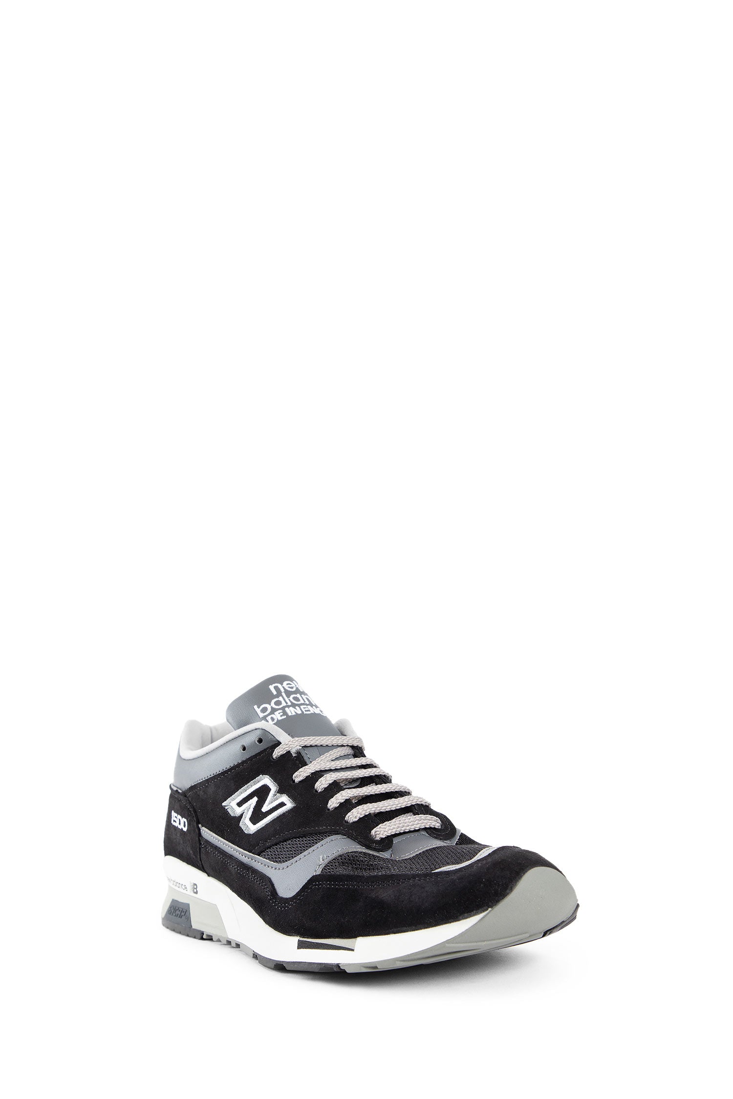 NEW BALANCE UNISEX BLACK SNEAKERS