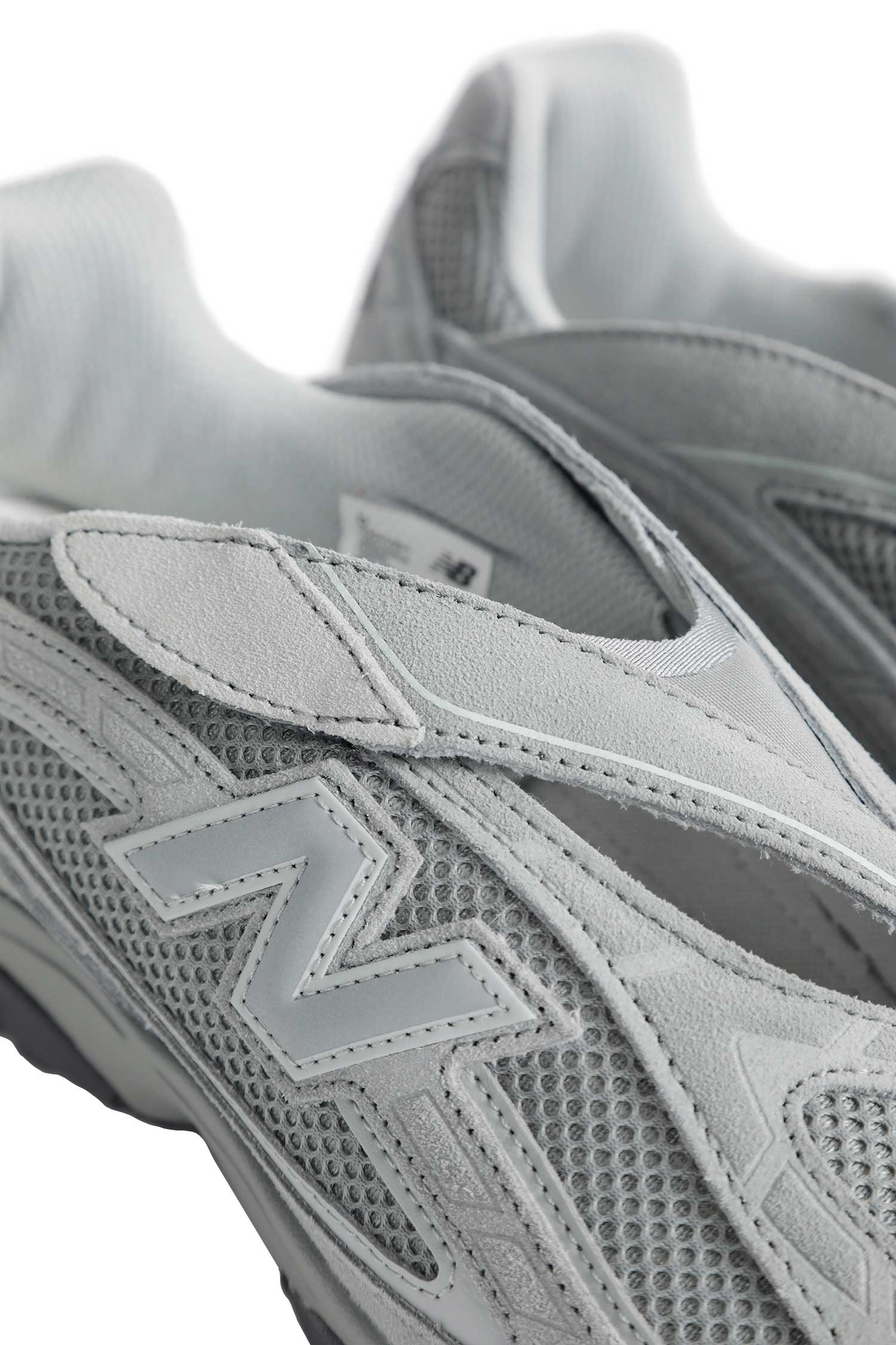 204V Sneakers