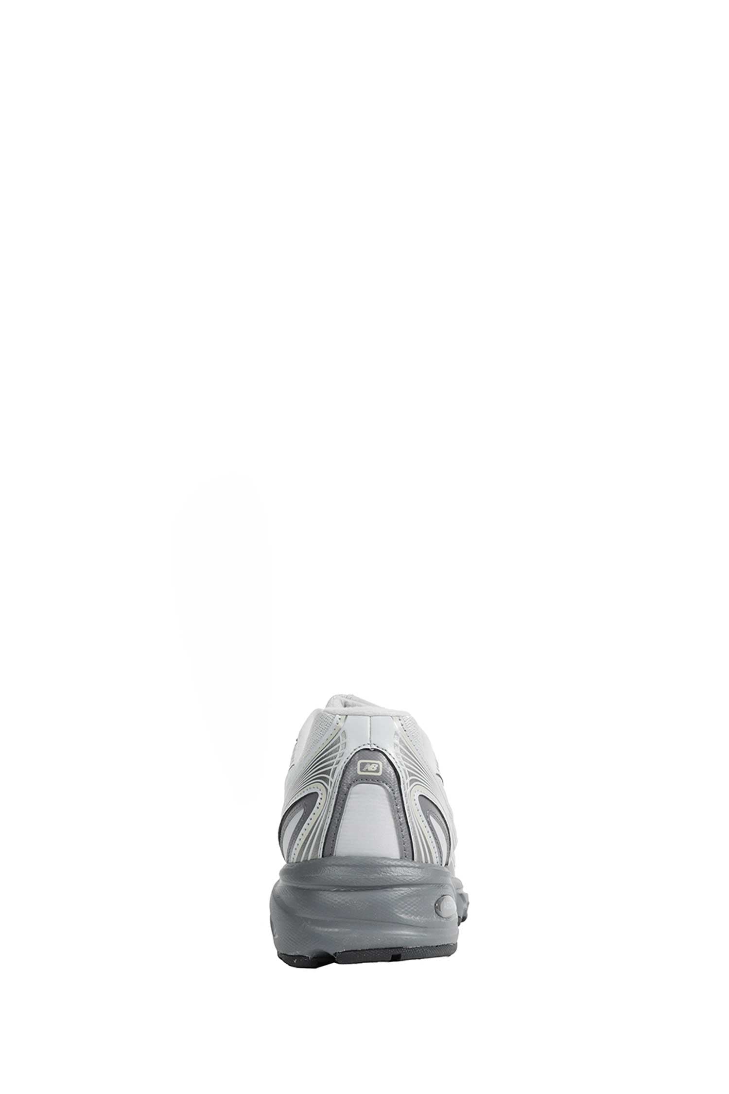740 Sneakers