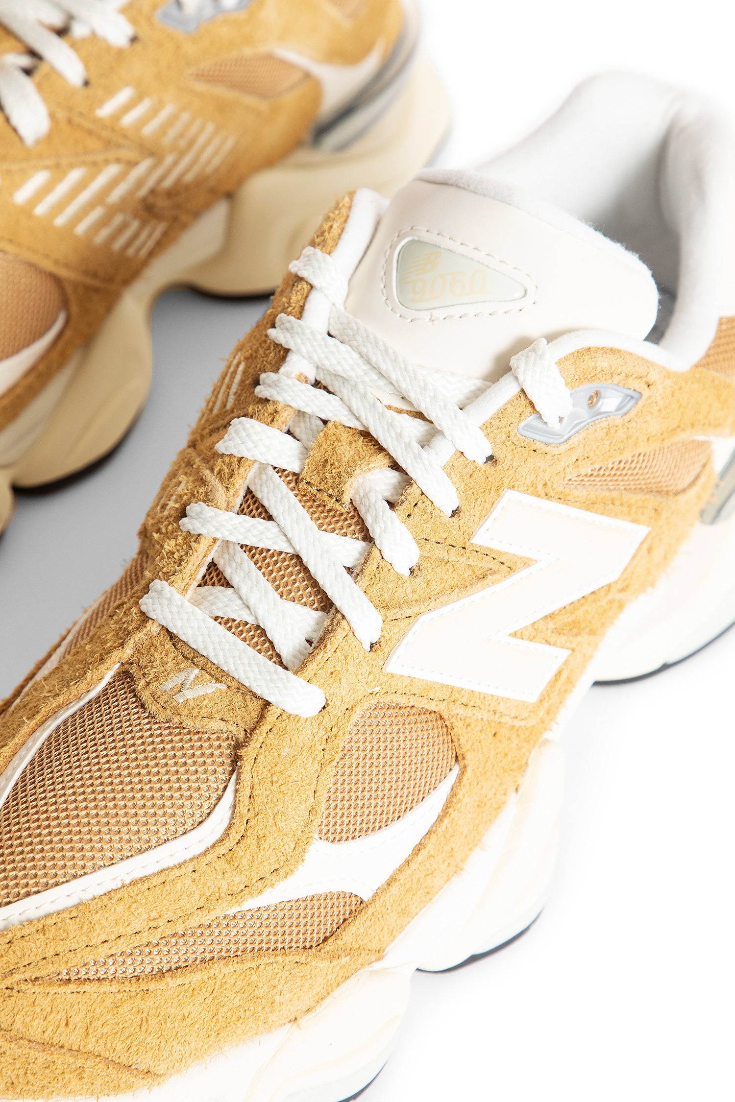9060 Sneakers