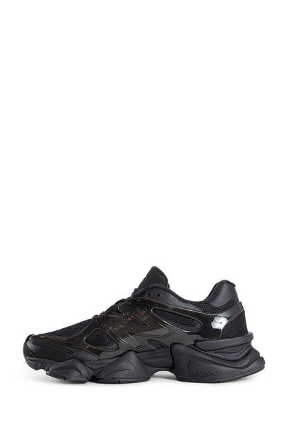 NEW BALANCE UNISEX BLACK SNEAKERS