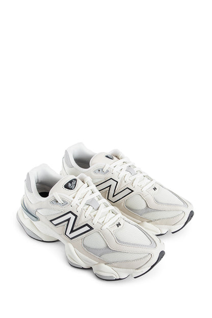 NEW BALANCE UNISEX WHITE SNEAKERS