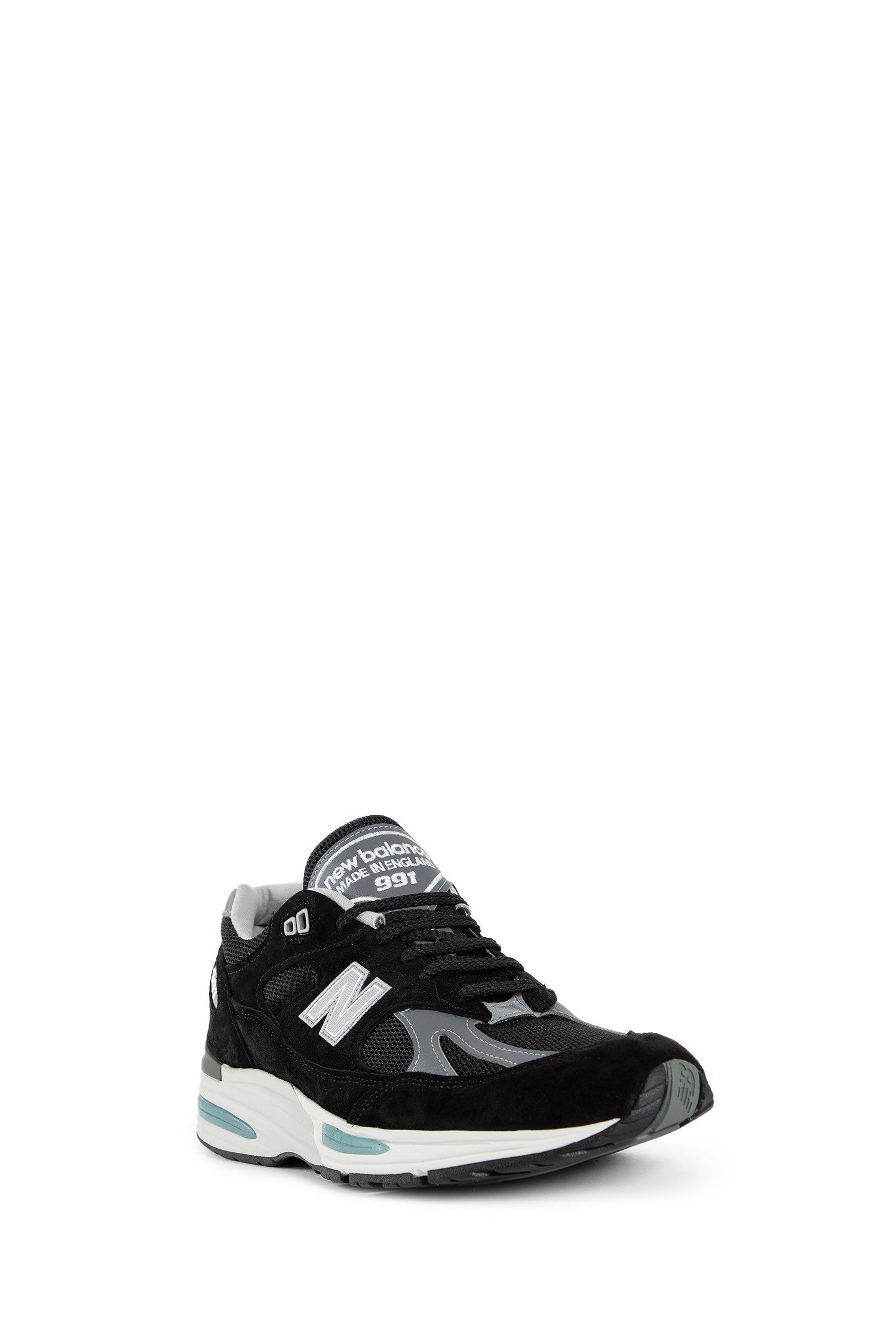 NEW BALANCE UNISEX BLACK SNEAKERS