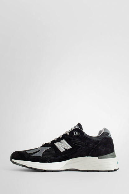 NEW BALANCE UNISEX BLACK SNEAKERS