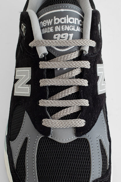 NEW BALANCE UNISEX BLACK SNEAKERS