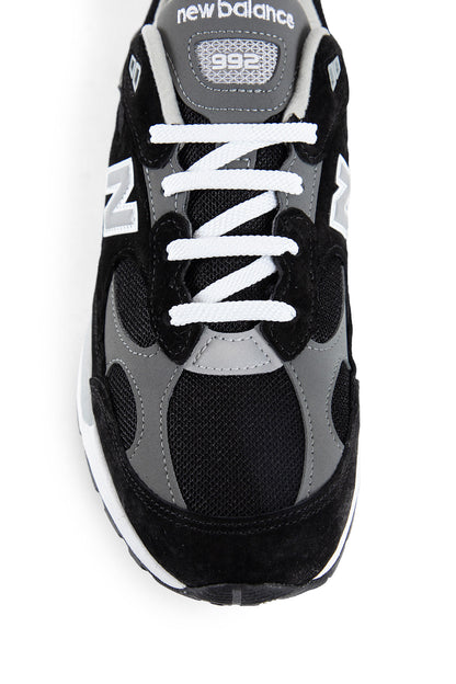 NEW BALANCE UNISEX BLACK SNEAKERS