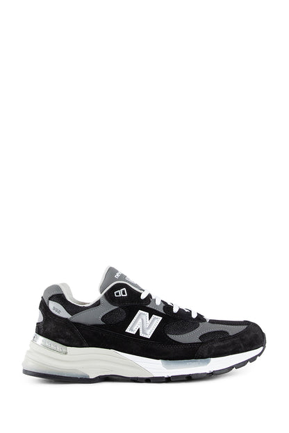 NEW BALANCE UNISEX BLACK SNEAKERS