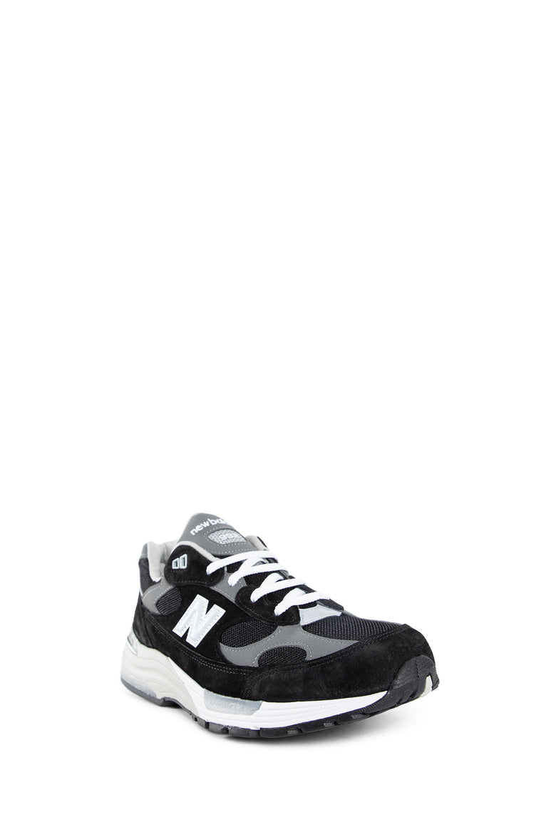 NEW BALANCE UNISEX BLACK SNEAKERS