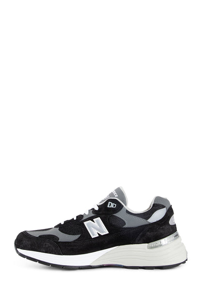 NEW BALANCE UNISEX BLACK SNEAKERS