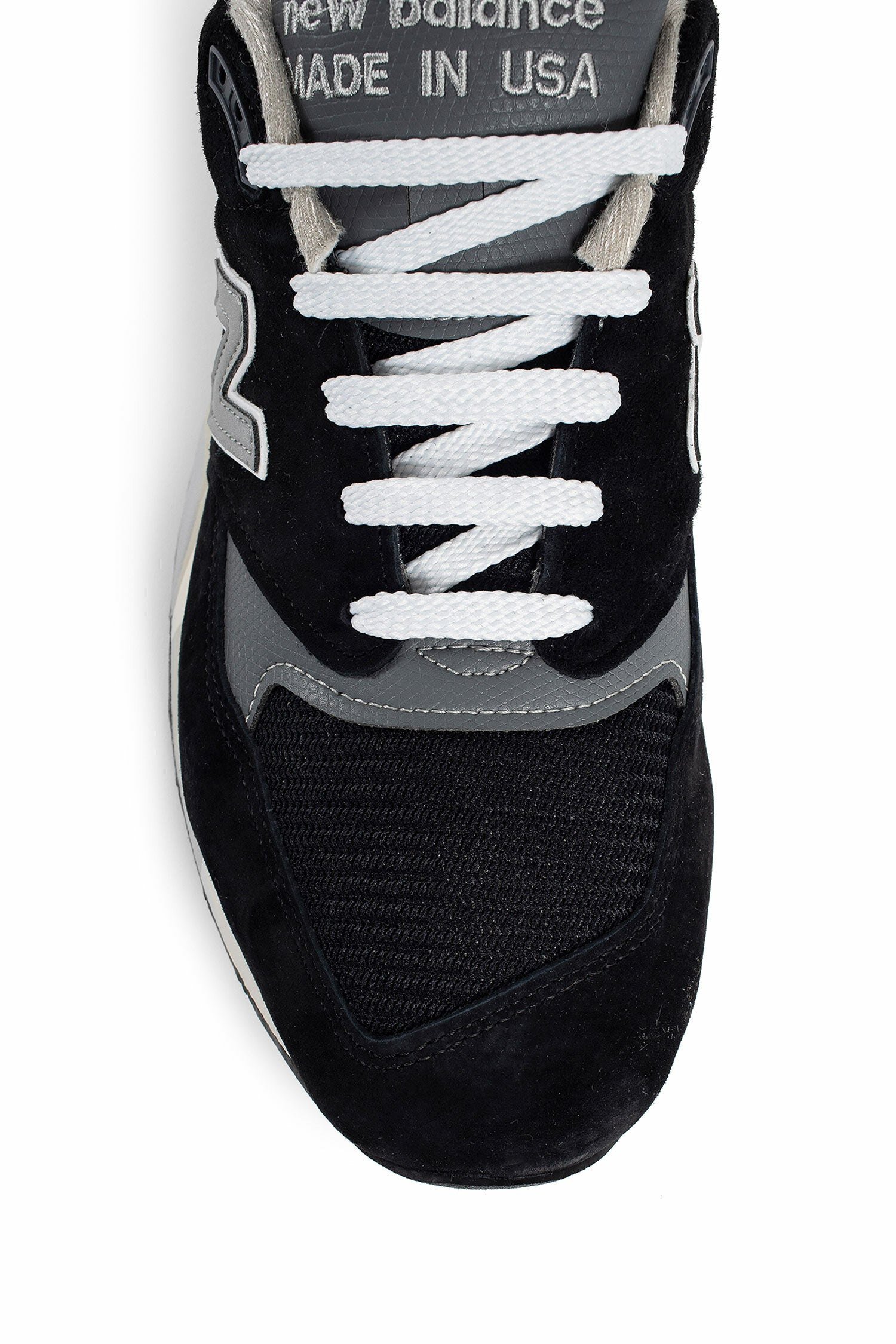 NEW BALANCE UNISEX BLACK SNEAKERS