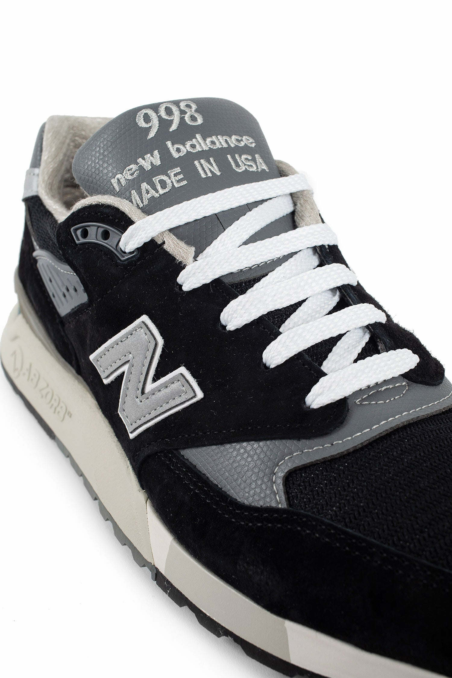 NEW BALANCE UNISEX BLACK SNEAKERS