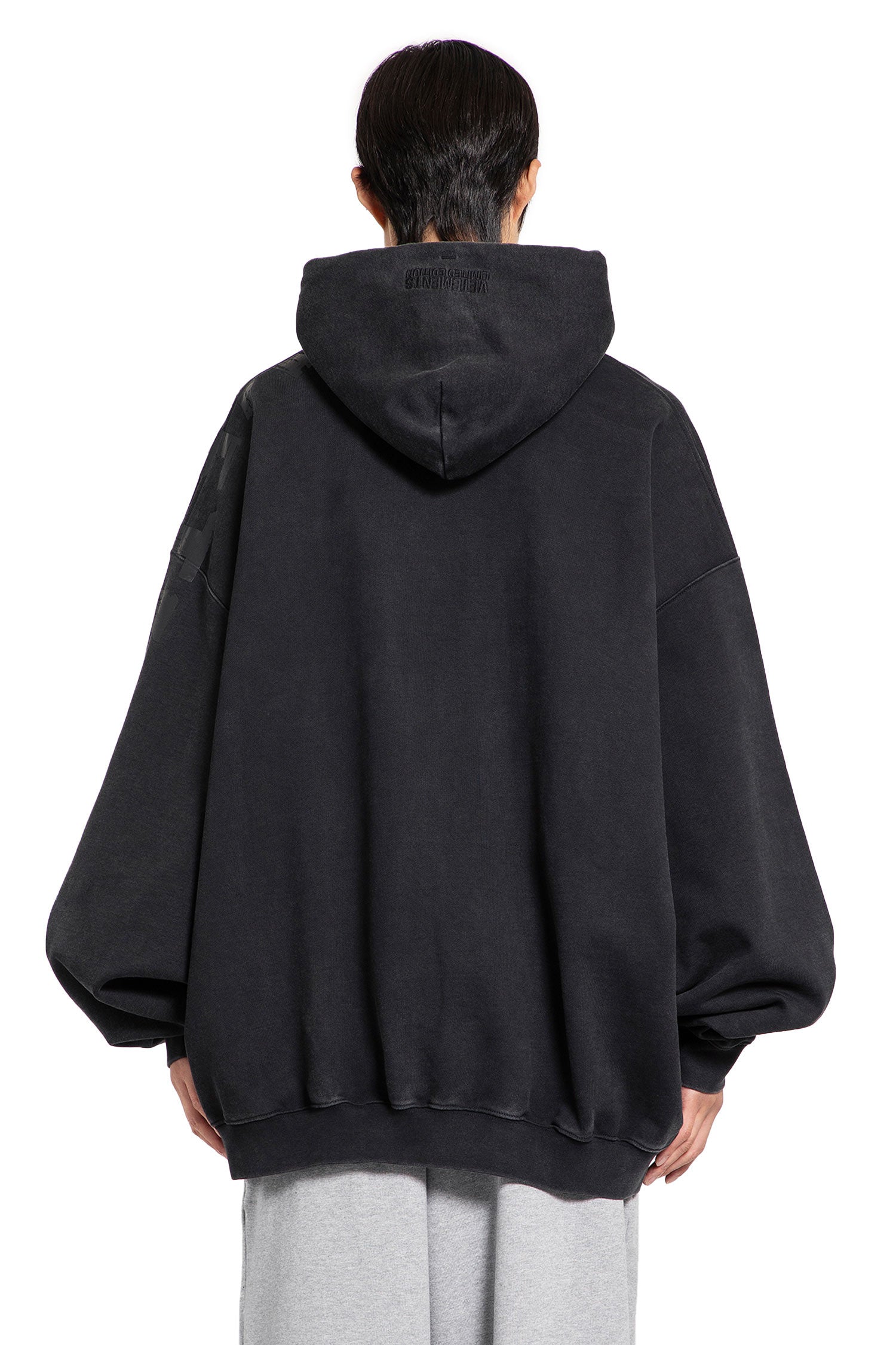 VETEMENTS MAN BLACK SWEATSHIRTS