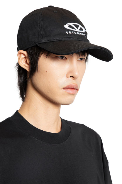 VETEMENTS MAN BLACK HATS