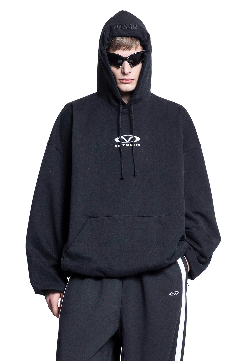 VETEMENTS MAN BLACK SWEATSHIRTS