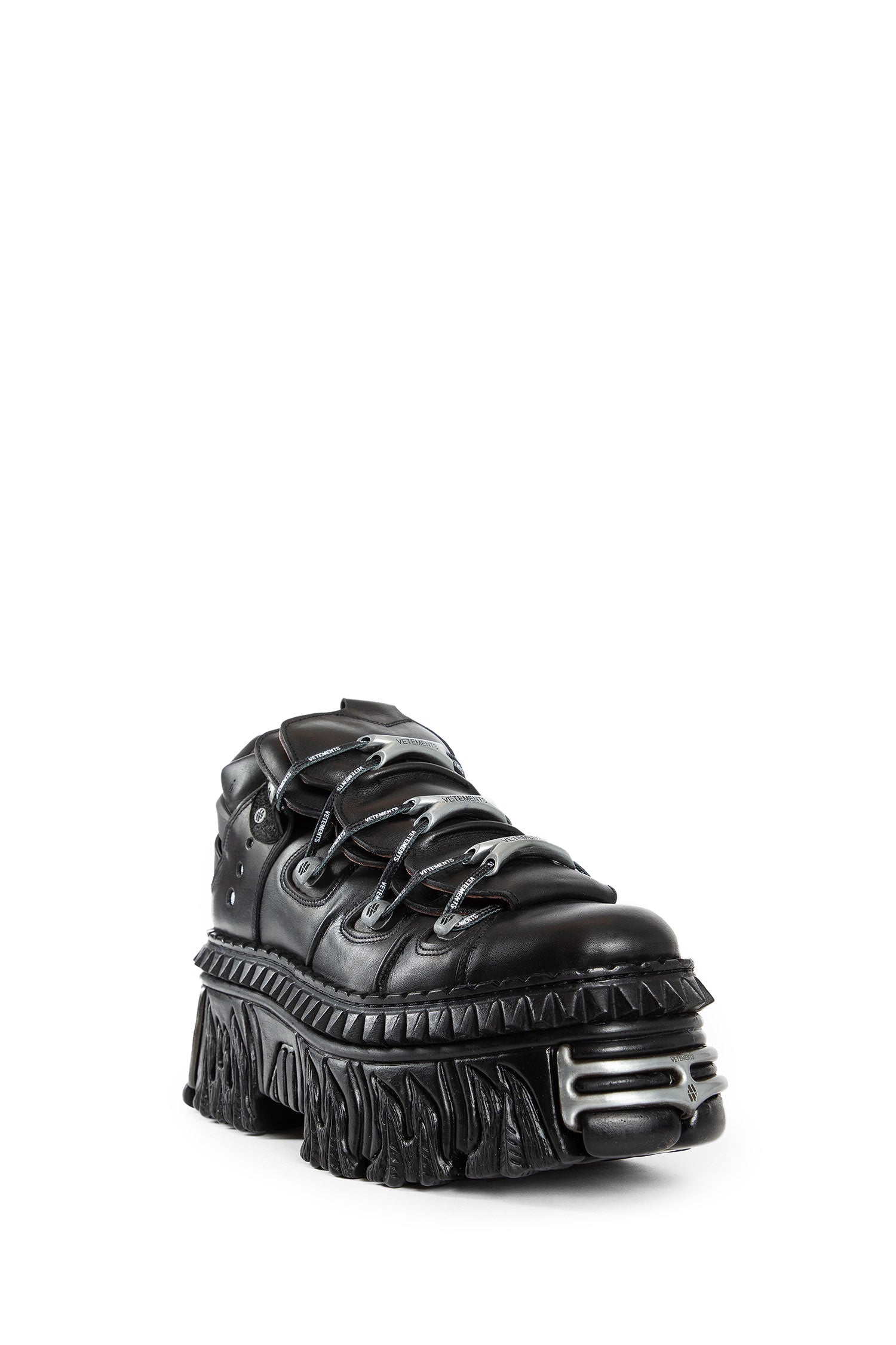 VETEMENTS MAN BLACK SNEAKERS