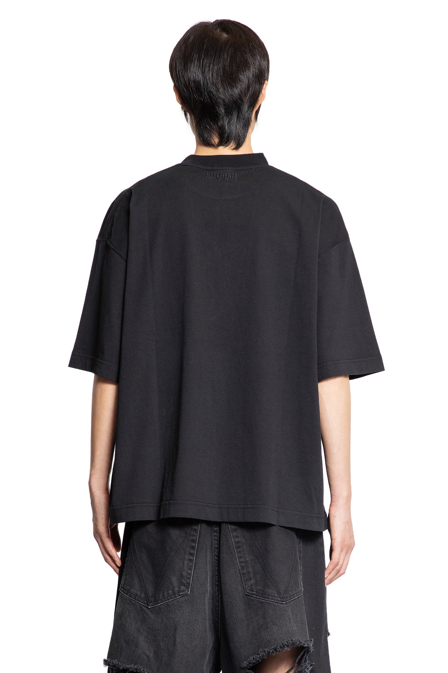 VETEMENTS MAN BLACK T-SHIRTS & TANK TOPS