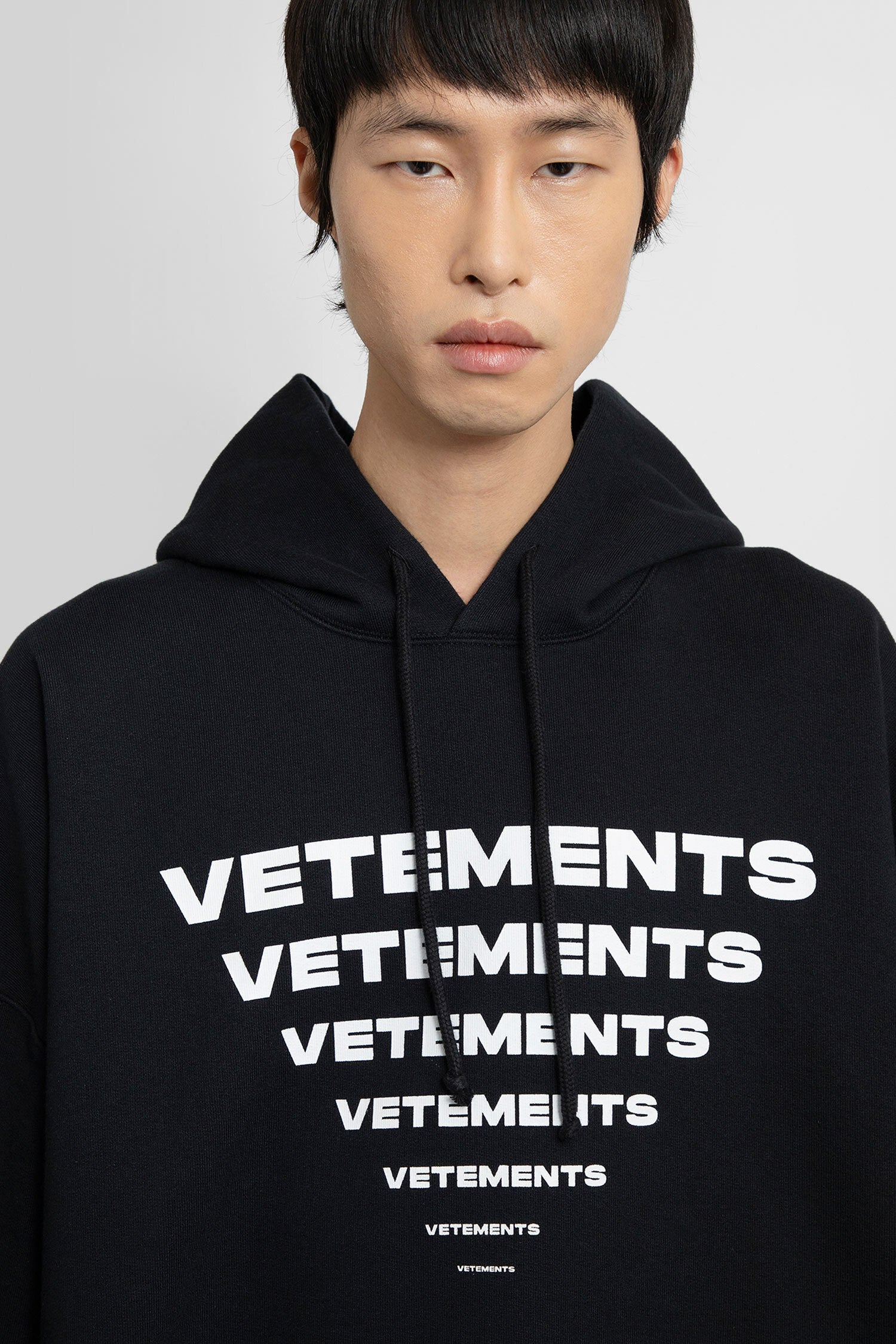 VETEMENTS MAN BLACK SWEATSHIRTS - VETEMENTS - SWEATSHIRTS | Antonioli