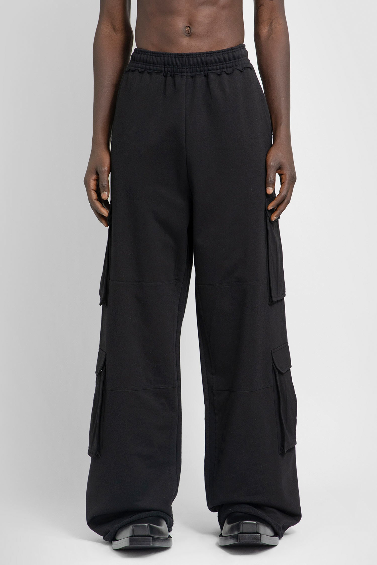 VETEMENTS MAN BLACK TROUSERS