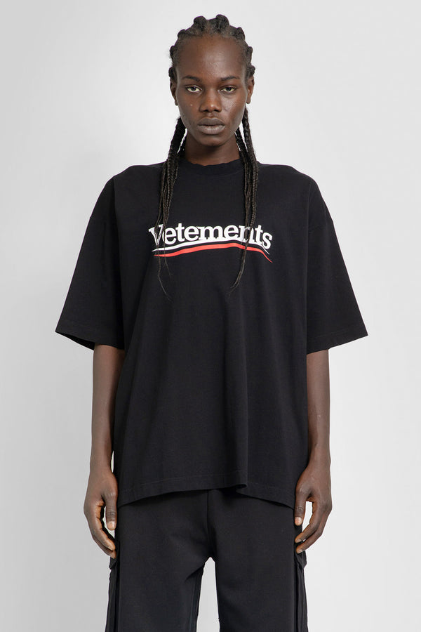 VETEMENTS MAN BLACK T-SHIRTS