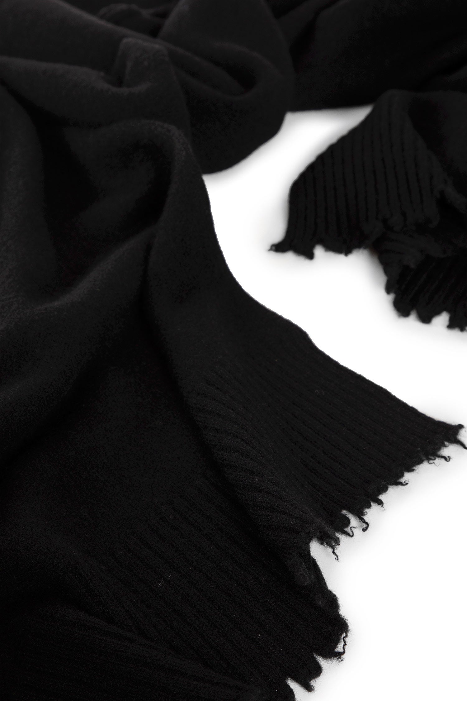 UMA WANG WOMAN BLACK SCARVES