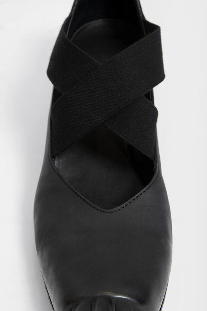 UMA WANG WOMAN BLACK FLATS