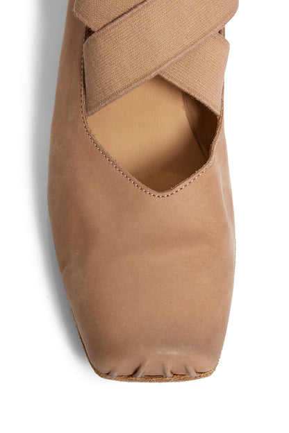 UMA WANG WOMAN BEIGE FLATS