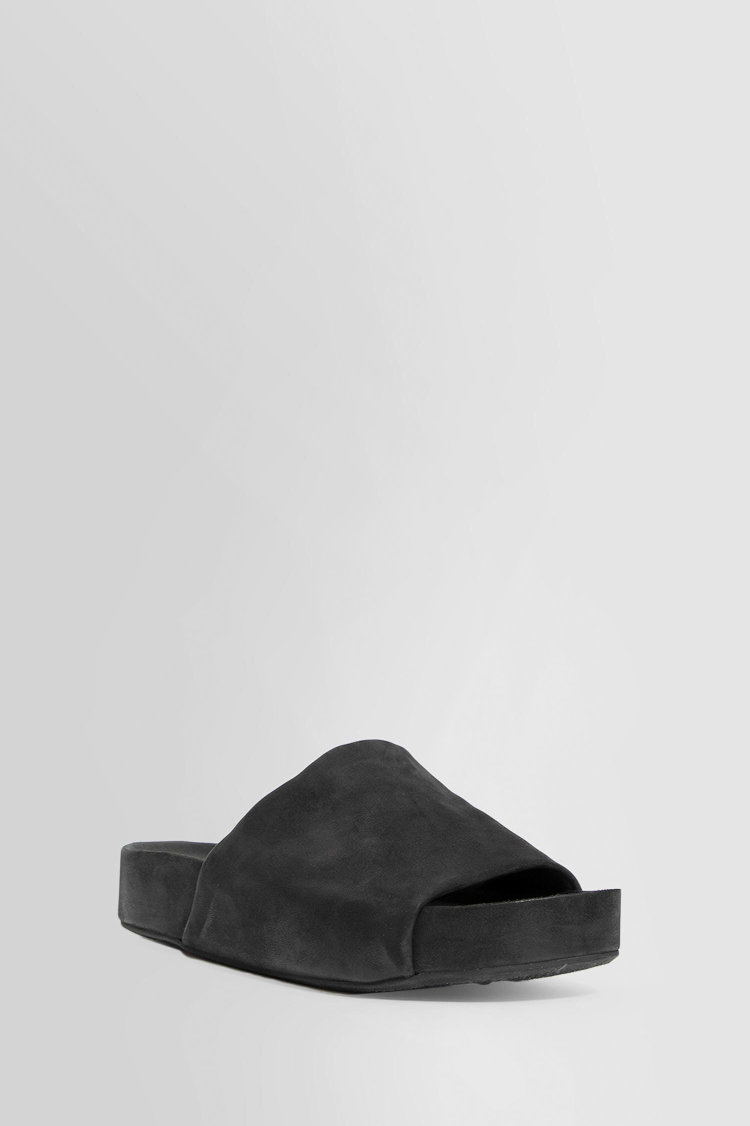 UMA WANG WOMAN BLACK SANDALS