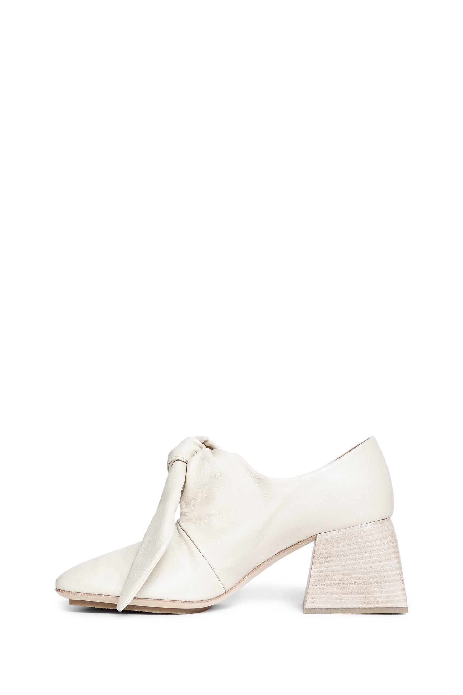 Knotted Pumps in Leather