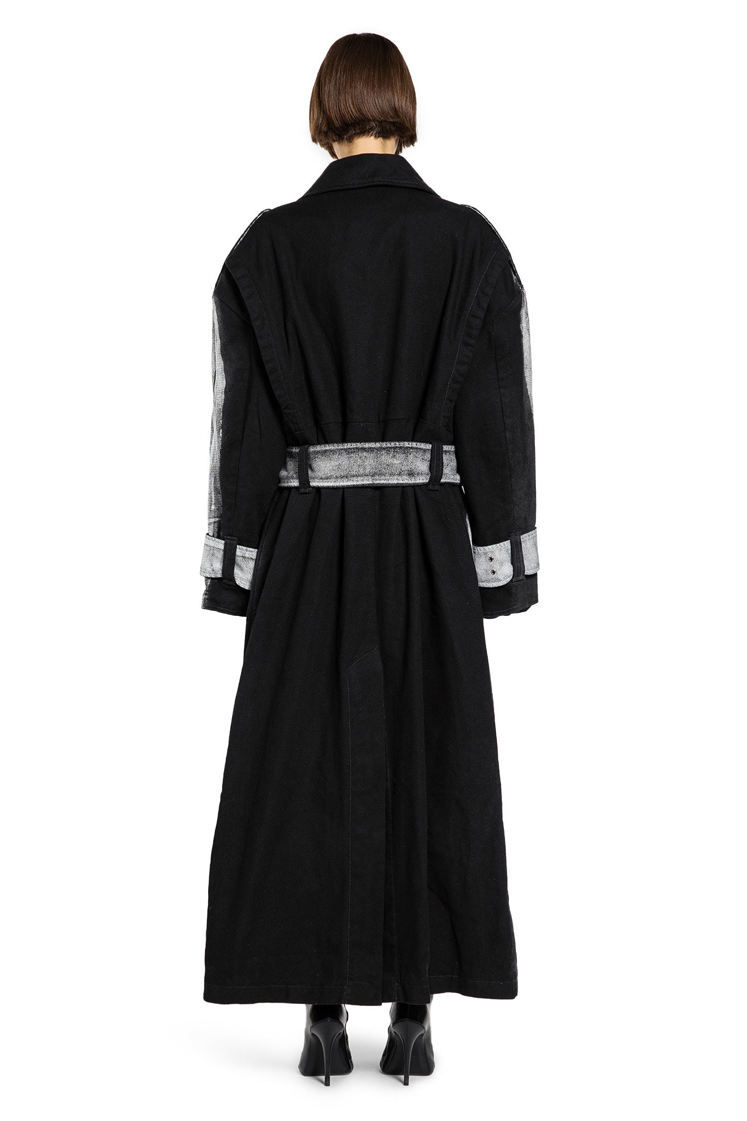VAQUERA WOMAN BLACK&WHITE COATS