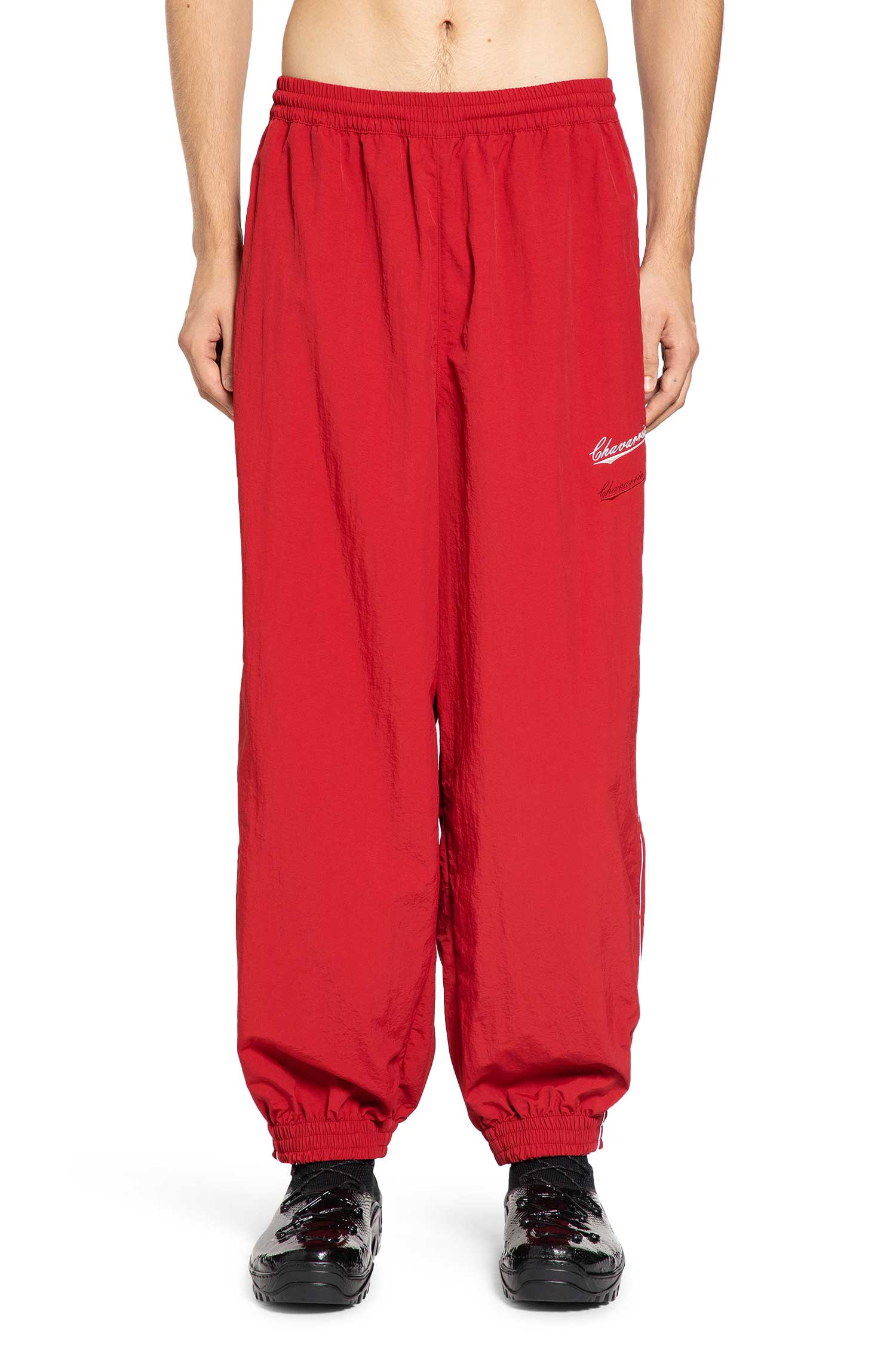 WILLY CHAVARRIA MAN RED TROUSERS