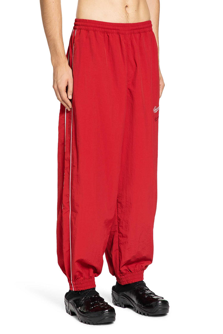 WILLY CHAVARRIA MAN RED TROUSERS