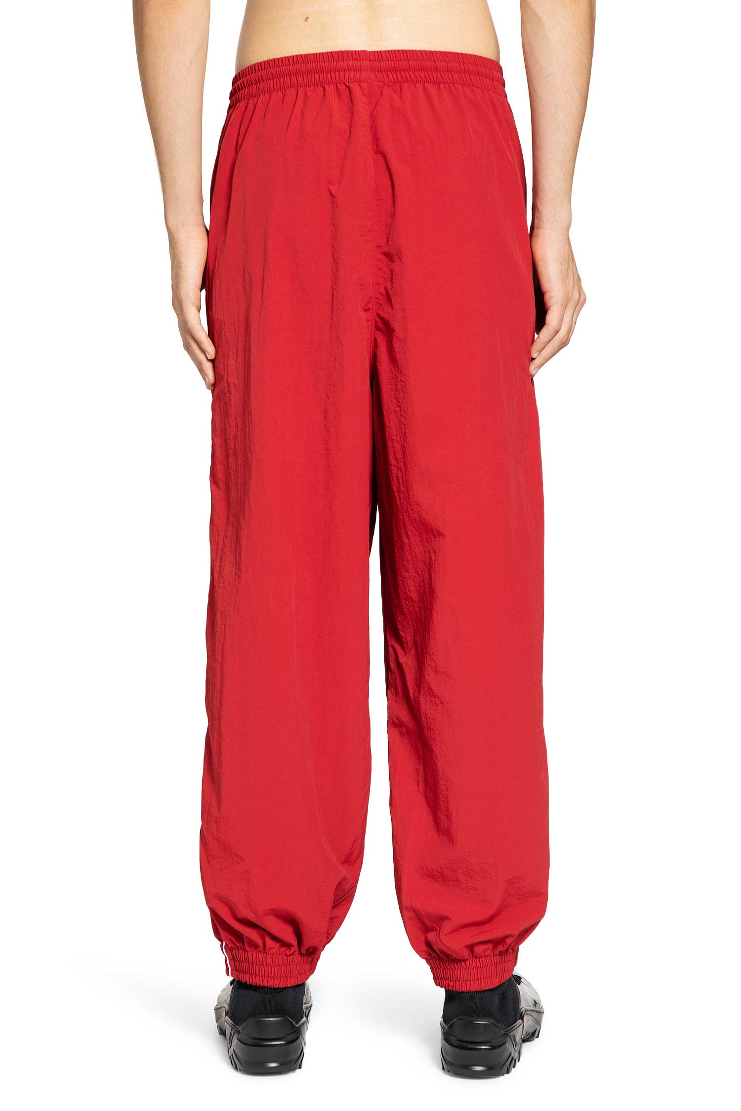 WILLY CHAVARRIA MAN RED TROUSERS