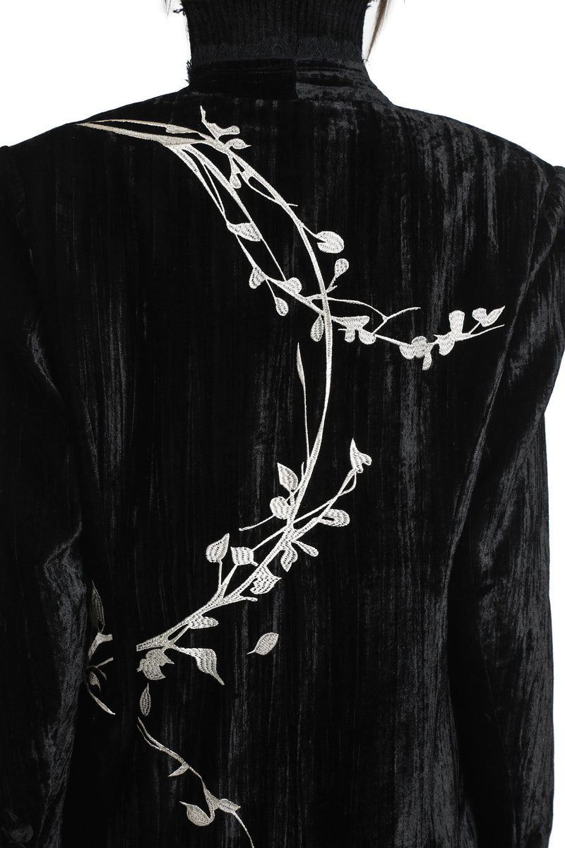 YA YI Bodhi Embroidery Coat woman