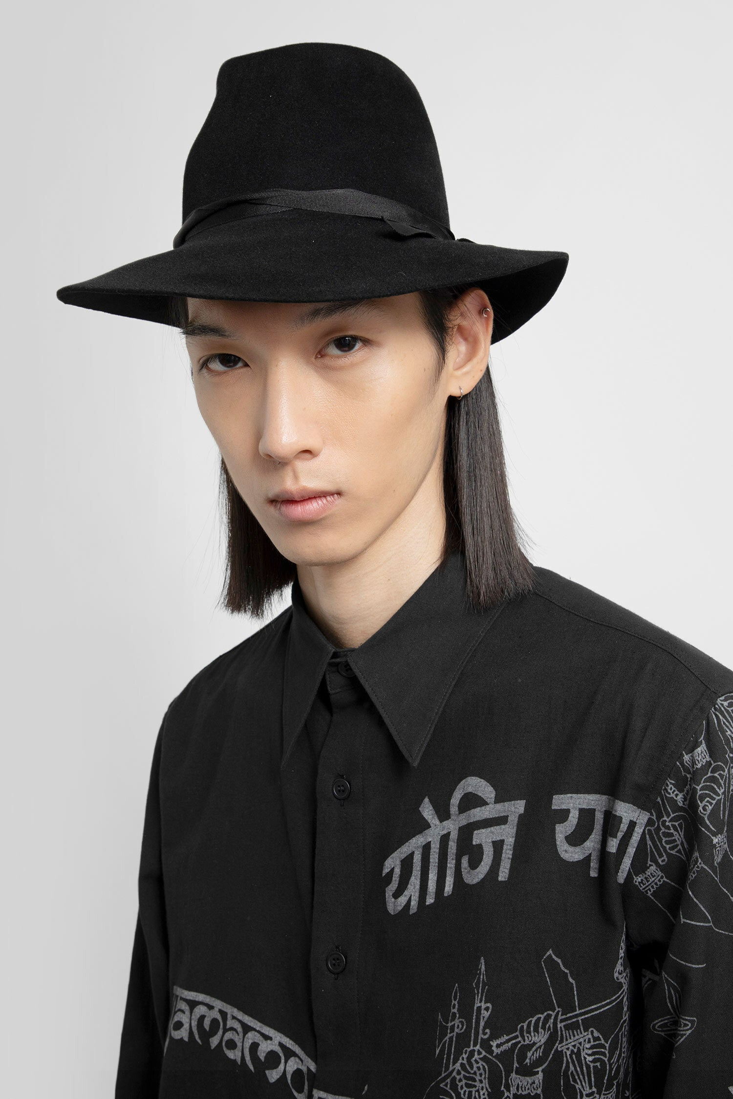 SCHA UNISEX BLACK HATS